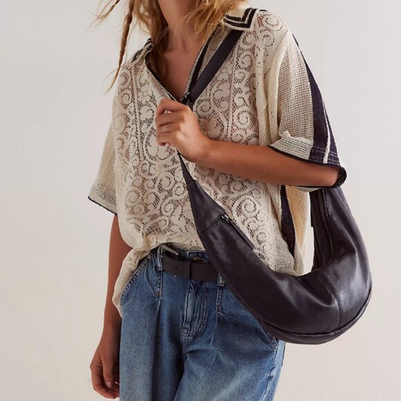 #83 NWT Free People Idle Hands Sling in Black - Picture 1 of 7